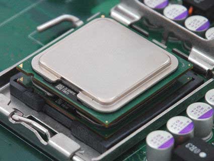Pentium EE 840 - первый двуядерный CPU, появившийся в рознице