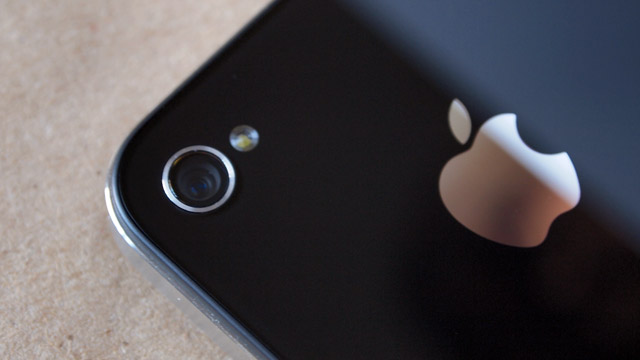 Камера iPhone 4 включает улучшенный сенсор и линзы, как и добавленную – и на удивление работающую - светодиодную вспышку