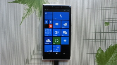 Фото смартфона Lumia 1030 на Windows Phone