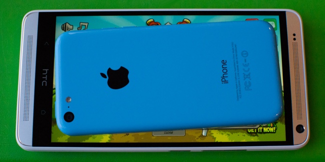 iPhone 5C и HTC One Max